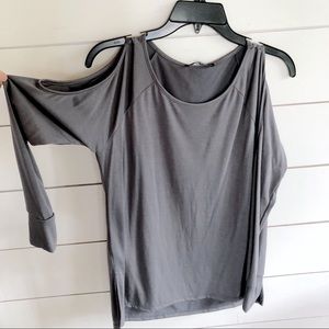 ✨3 for $20 | Grey Cold Shoulder Top✨